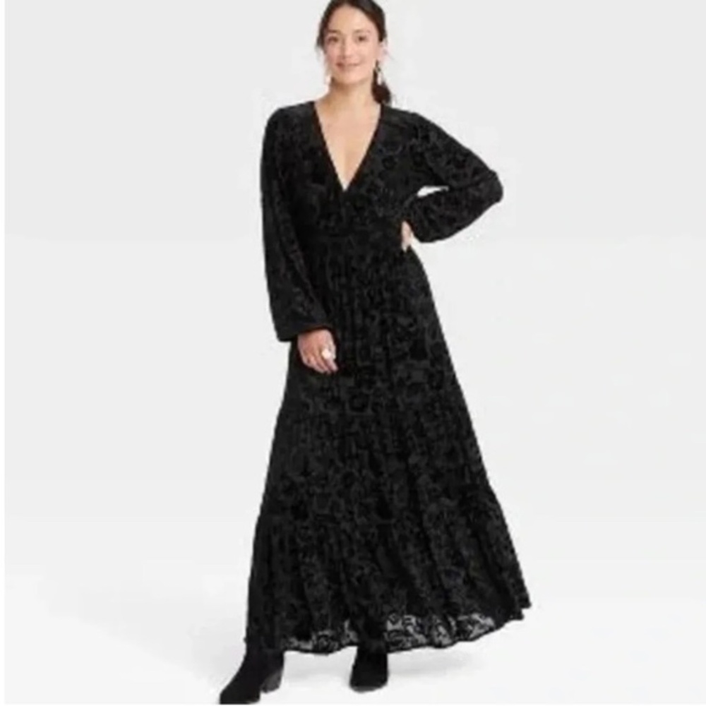 Knox rose black velvet self design maxi dress